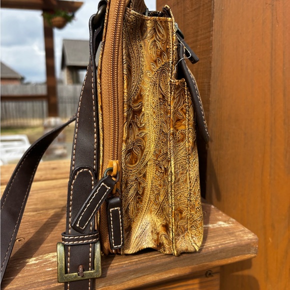 GUC! Relic Vintage Paisley Leather Gold Crossbody Bag - Picture 11 of 14